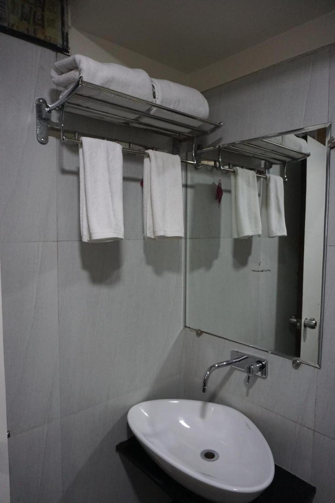 Hotel Yash Executive Aurangābād Esterno foto