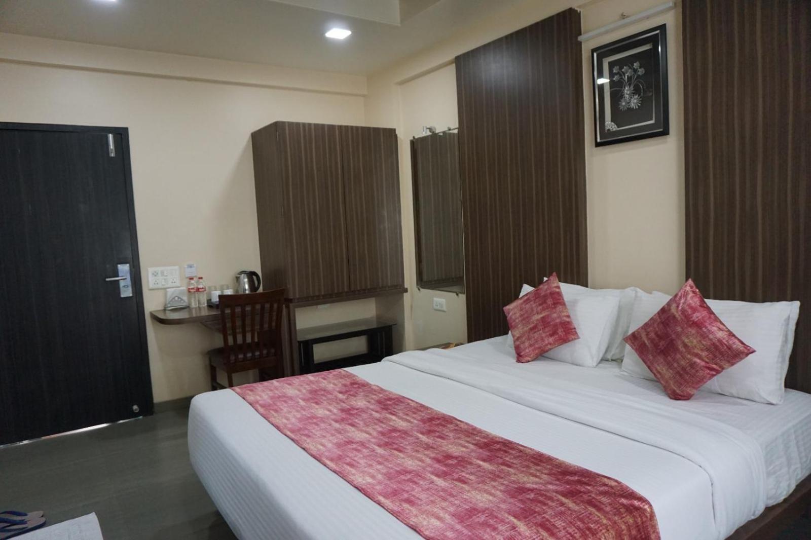 Hotel Yash Executive Aurangābād Esterno foto