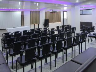 Hotel Yash Executive Aurangābād Esterno foto